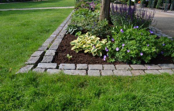 Flower Bed Mulching in Carmel
